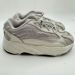 adidas White and Black Kids Shoe Label - Size 10K